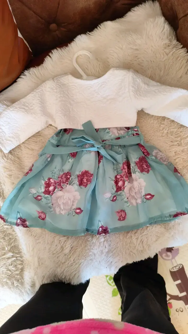 Vestido de niña con flores y bolero blanco - 2