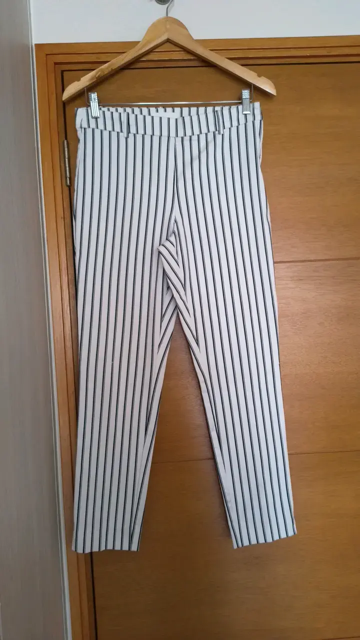 Pantalones a rayas blanco y negro para mujer