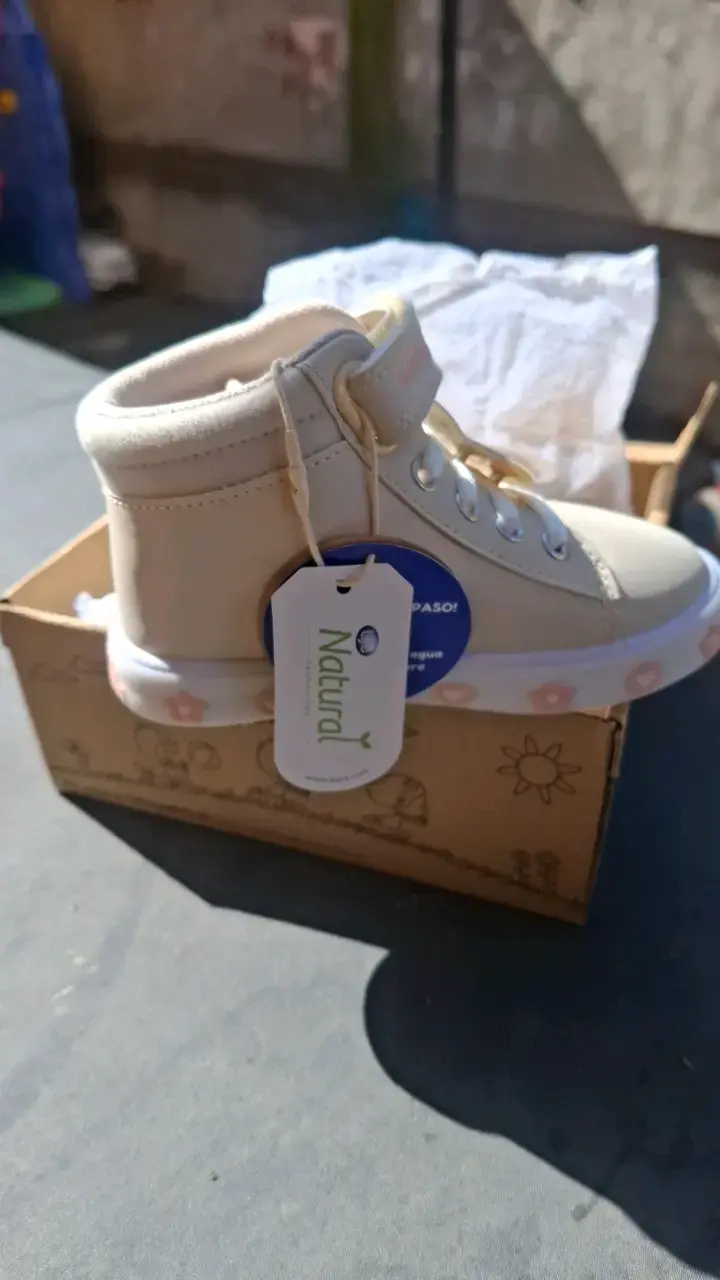 Zapatillas beige para niña con diseño de conejo - 1