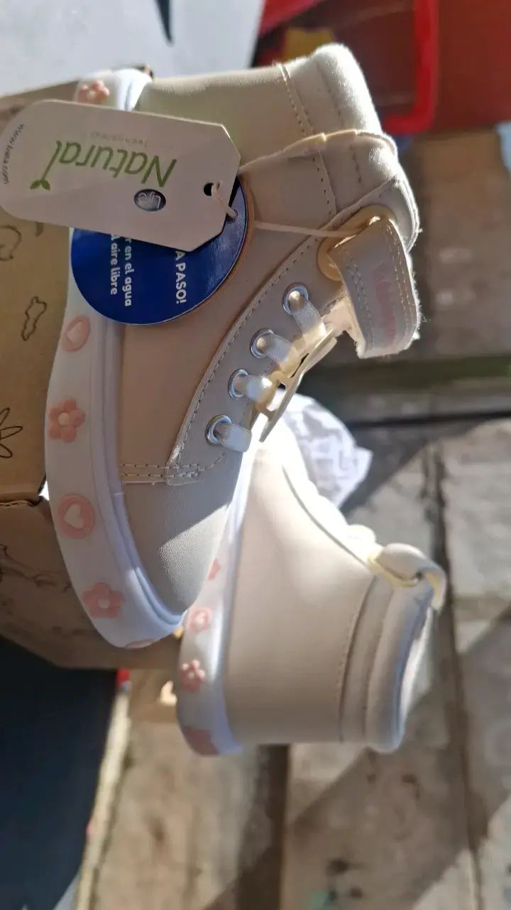 Zapatillas beige para niña con diseño de conejo - 3