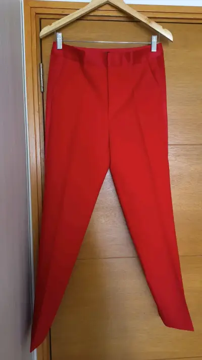 Pantalones rojos elegantes para mujer - miniatura 1