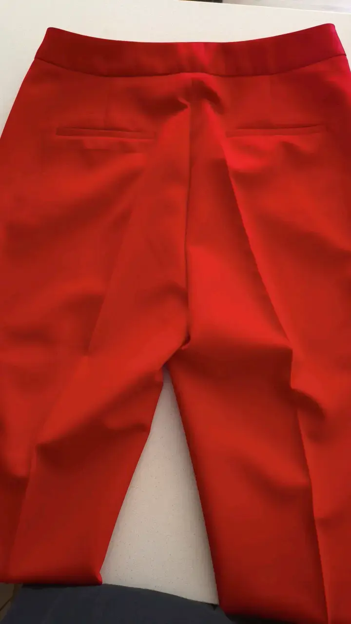 Pantalones rojos elegantes para mujer - 3