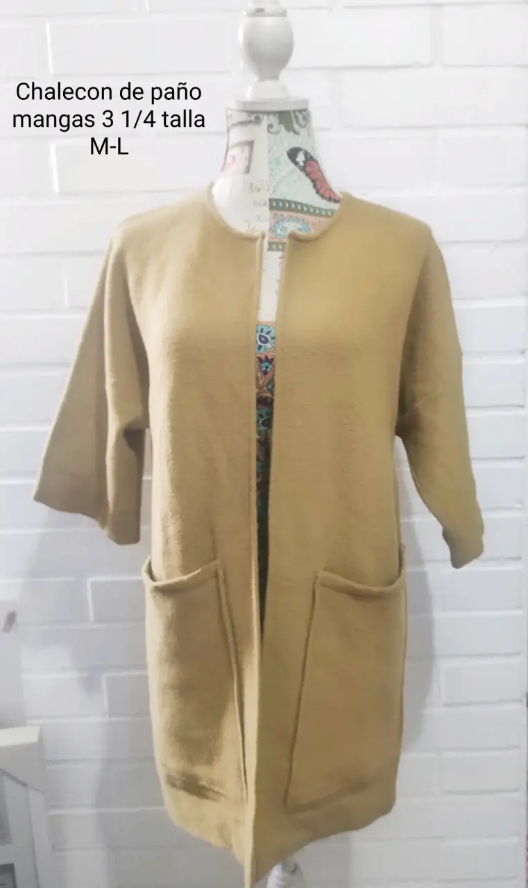 Chaleco de paño beige con mangas 3/4