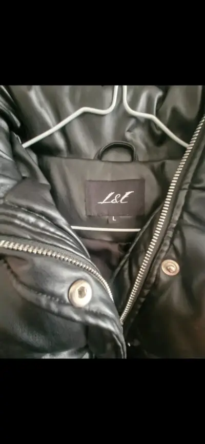 Chaqueta acolchada negra de cuero sintético - miniatura 2