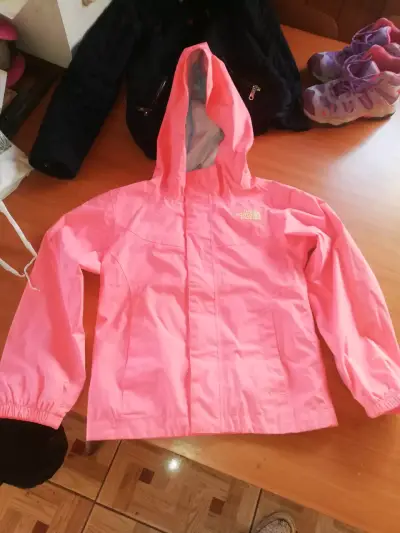 Chaqueta impermeable rosa para niña The North Face - miniatura 1