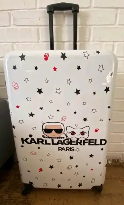Maleta Karl Lagerfeld con diseño de estrellas - miniatura 1