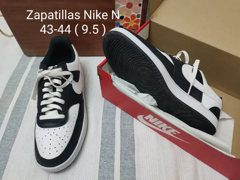 Zapatillas Nike blancas y negras talla 43-44