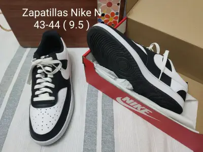 Zapatillas Nike blancas y negras talla 43-44 - miniatura 1