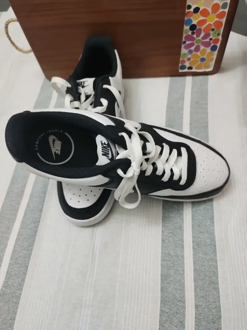 Zapatillas Nike blancas y negras talla 43-44 - 2
