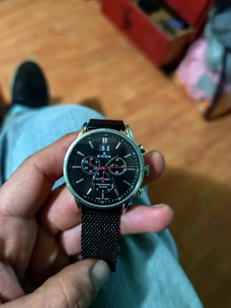 Reloj Edox cronógrafo negro con correa de malla