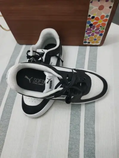 Zapatillas Puma negras y blancas talla 42.5 - miniatura 2