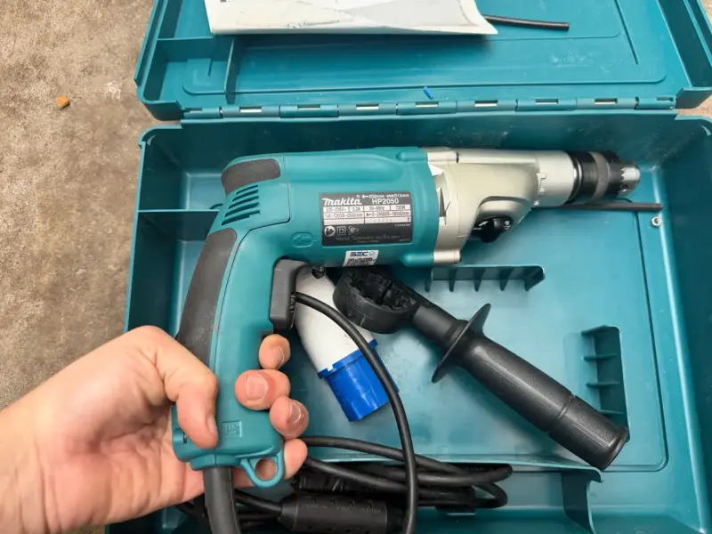 Taladro percutor Makita HP2050 con estuche - 1