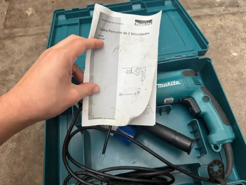 Taladro percutor Makita HP2050 con estuche - 2