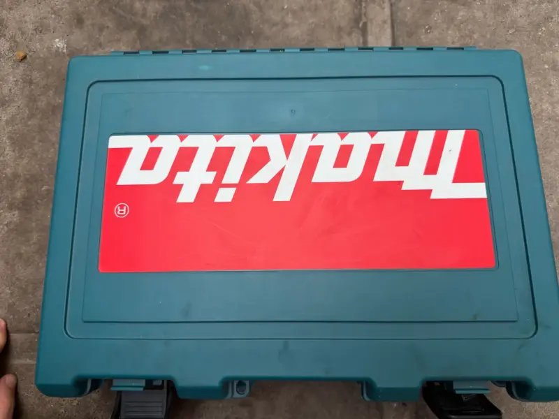 Taladro percutor Makita HP2050 con estuche - 4