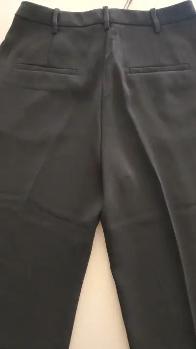 Pantalones de vestir negros. - miniatura 3