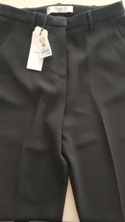 Pantalones de vestir negros. - miniatura 4