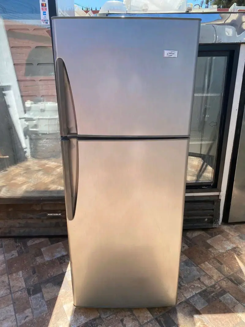Refrigerador de acero inoxidable con congelador superior - 1