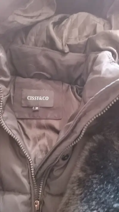 Abrigo de invierno negro con capucha Cissy & Co - miniatura 3