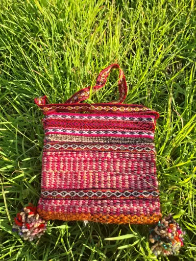 Bolso Pequeño artesanal tejido colorido - miniatura 2