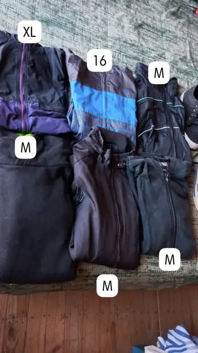 Lote zapatillas y ropa - miniatura 2