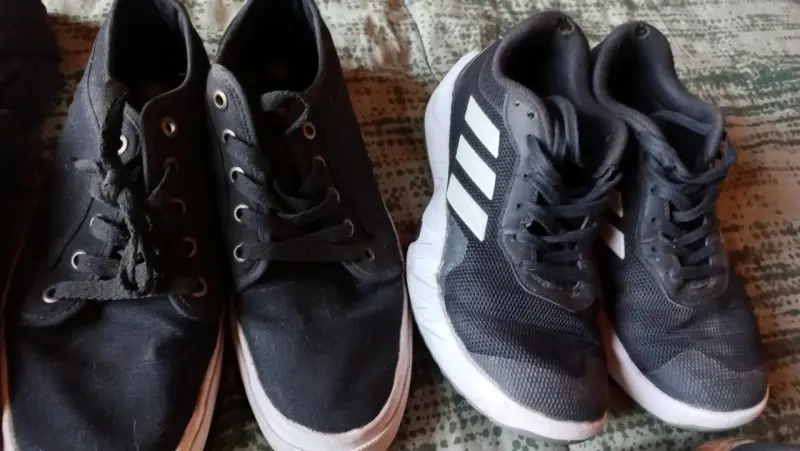 Lote zapatillas y ropa - 3