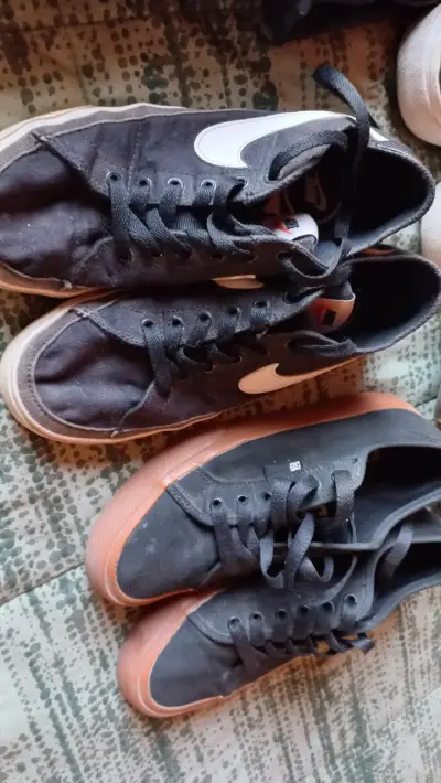 Lote zapatillas y ropa - miniatura 4