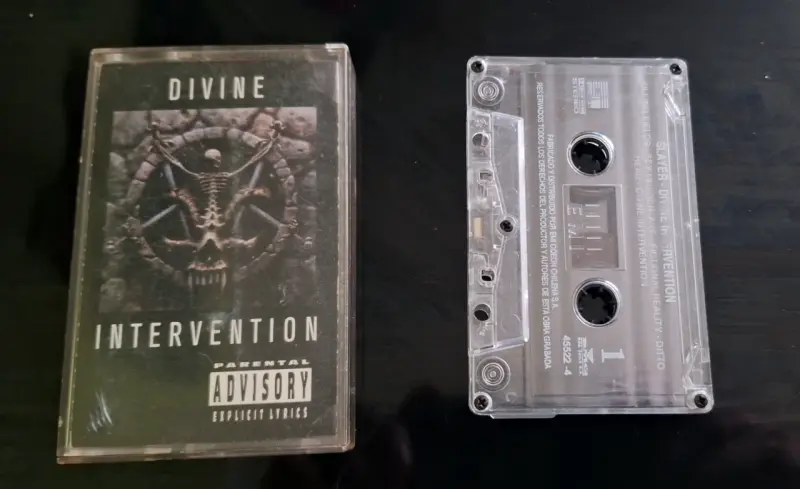 Cassette Slayer Divine Intervention en buen estado