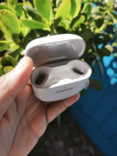 Estuche de Carga para Audífonos Bose Blanco - miniatura 1
