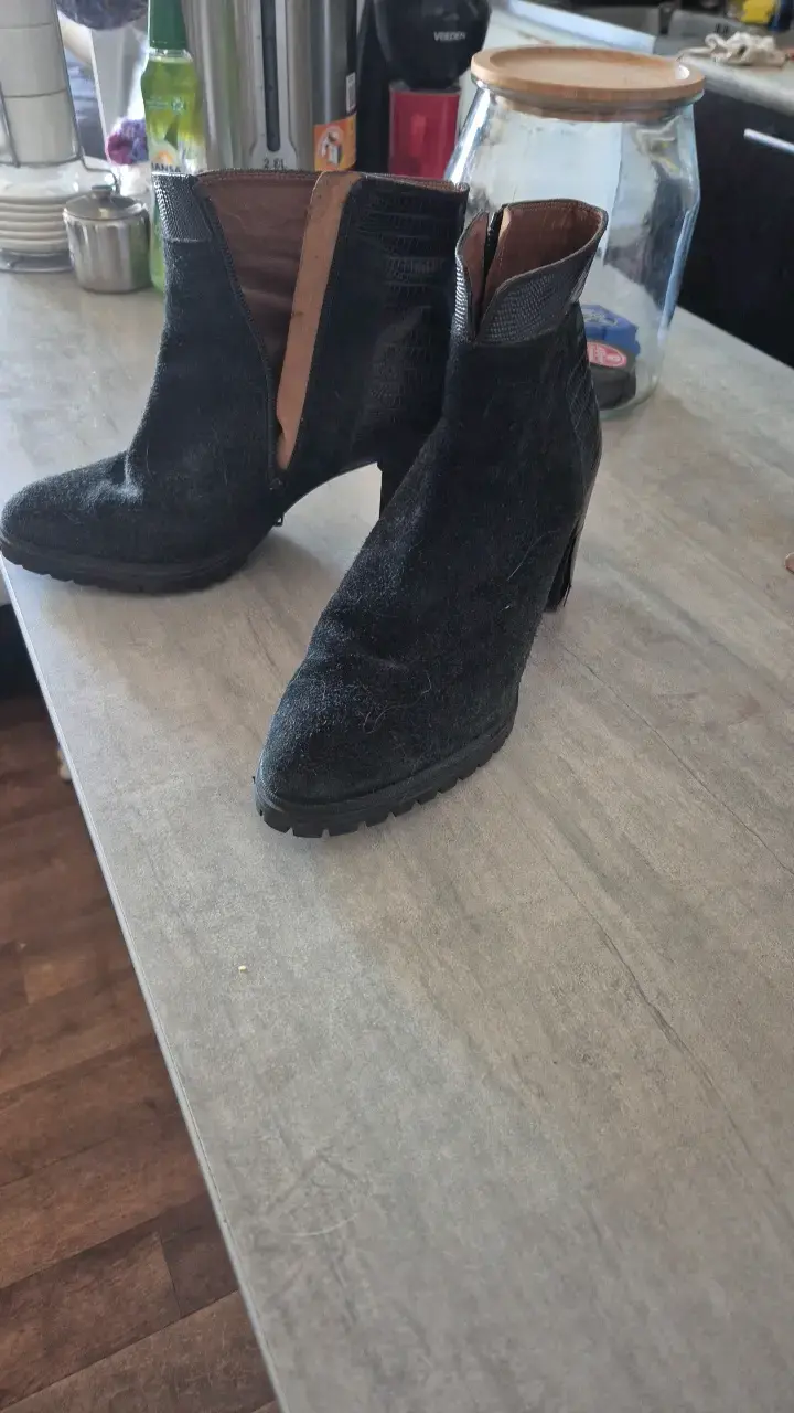 Botines de cuero negro con tacón alto - 2