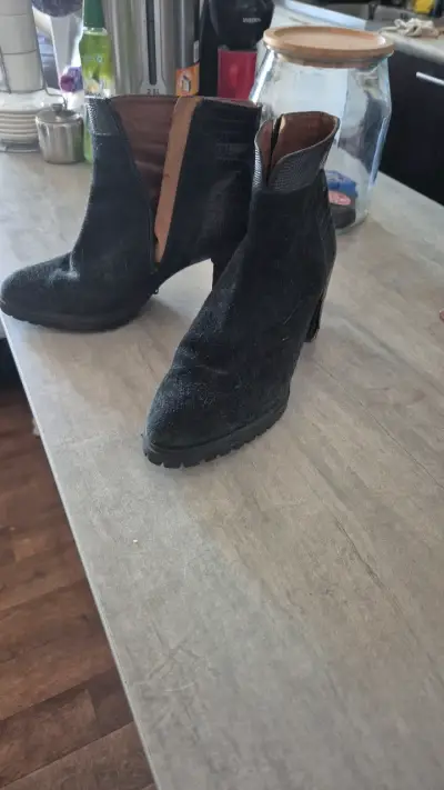 Botines de cuero negro con tacón alto - miniatura 2