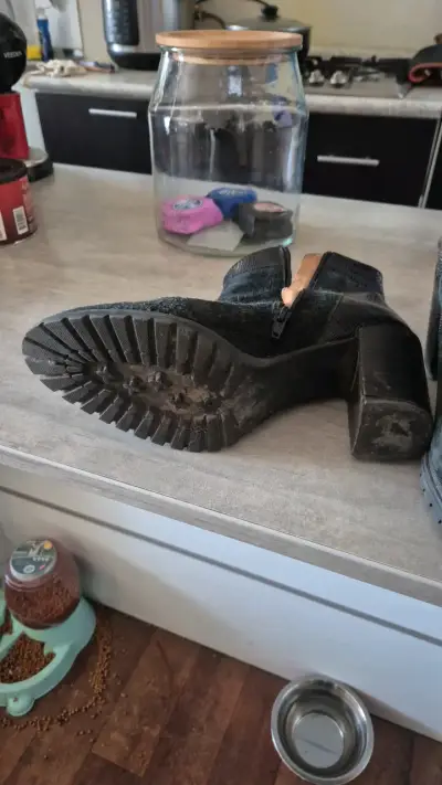 Botines de cuero negro con tacón alto - miniatura 3