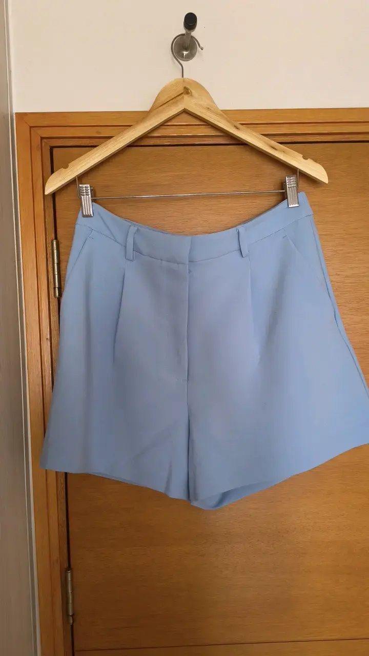 Shorts de mujer azul claro elegantes