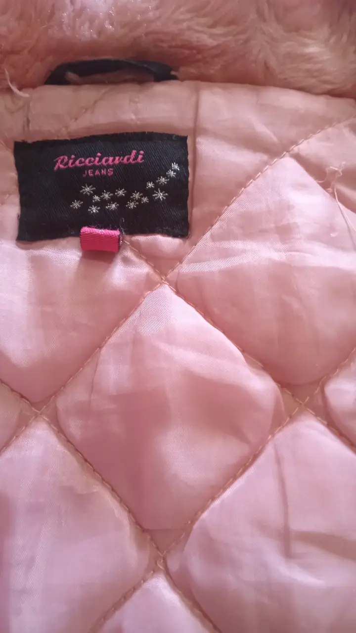 Chaqueta negra con capucha y forro interior - 3