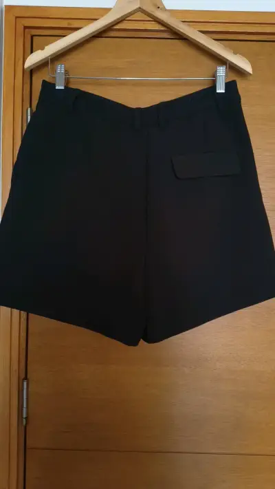 Shorts negros elegantes para mujer - miniatura 2