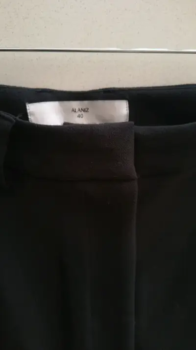 Shorts negros elegantes para mujer - miniatura 3