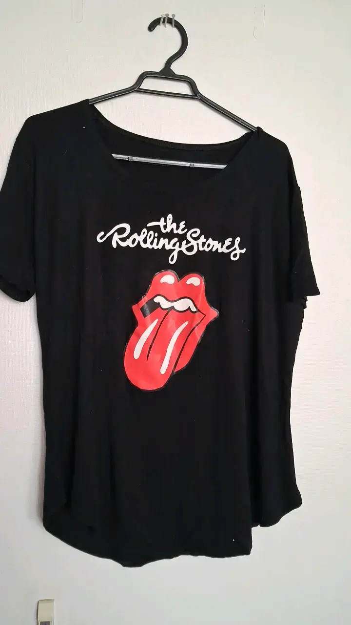 Polera negra The Rolling Stones con logo