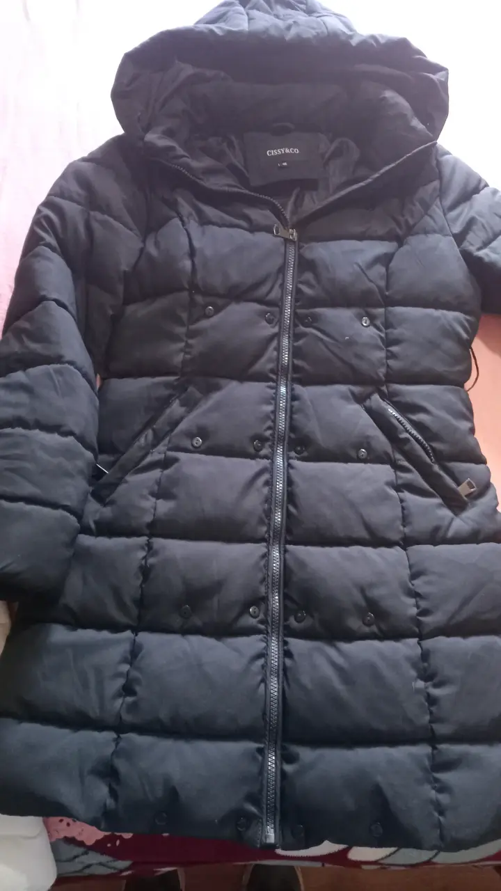 Abrigo acolchado negro con capucha Cissy & Co - 1