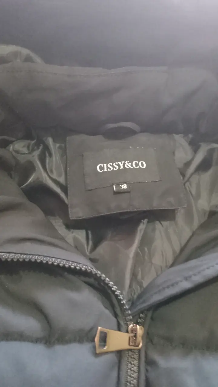 Abrigo acolchado negro con capucha Cissy & Co - 2