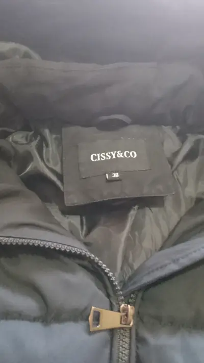 Abrigo acolchado negro con capucha Cissy & Co - miniatura 2