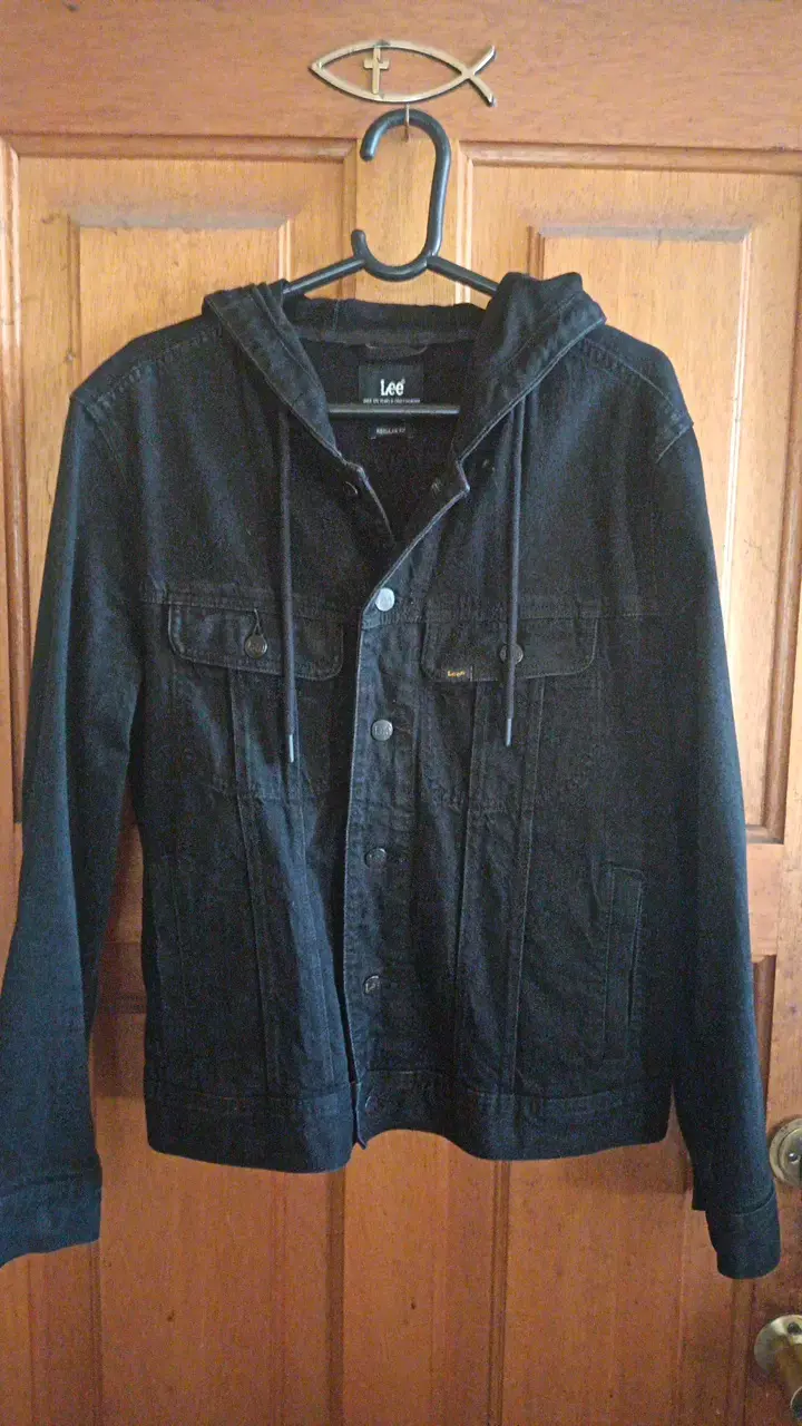 Chaqueta de mezclilla negra con capucha Lee