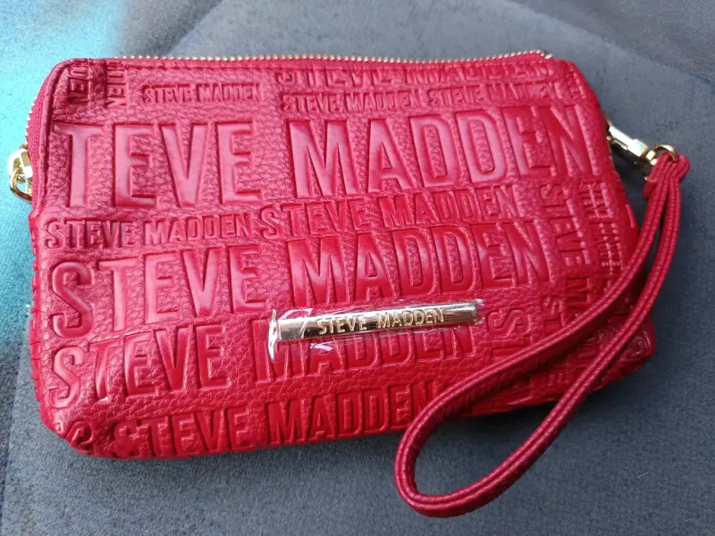 Cartera de mano roja Steve Madden con relieve - 3