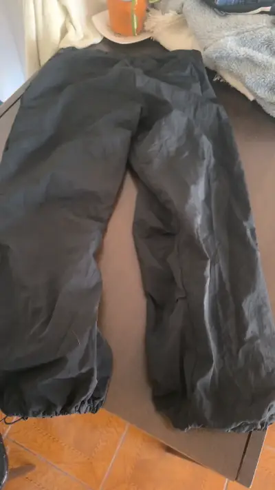 Pantalones negros Zara con ajuste en tobillos - miniatura 3