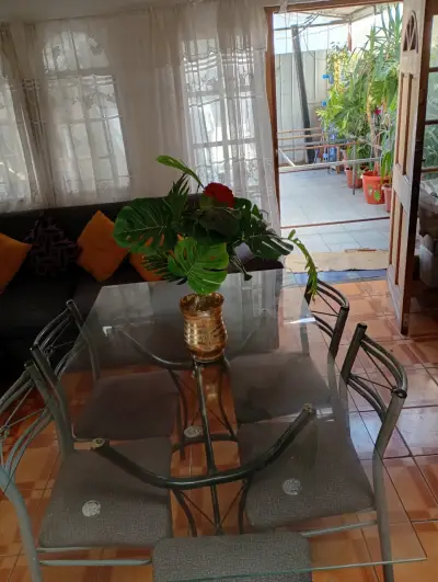 Juego de Comedor de Vidrio con Sillas Metálicas - miniatura 1