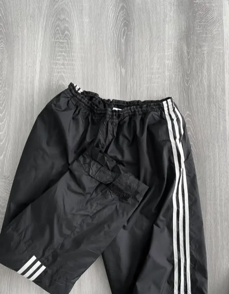 Pantalones deportivos negros con franjas Adidas - 2