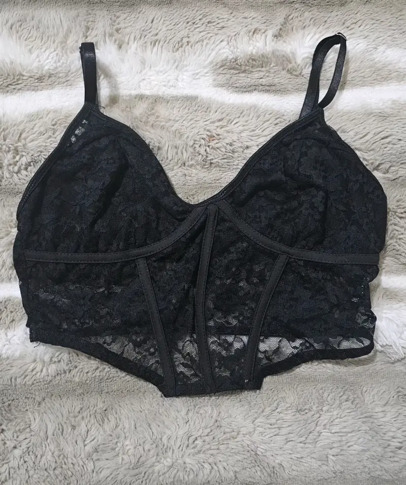 Top de encaje negro para mujer