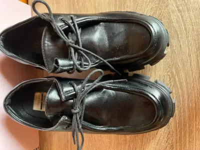 Zapatos Verazzi de cuero negro con suela gruesa - miniatura 1