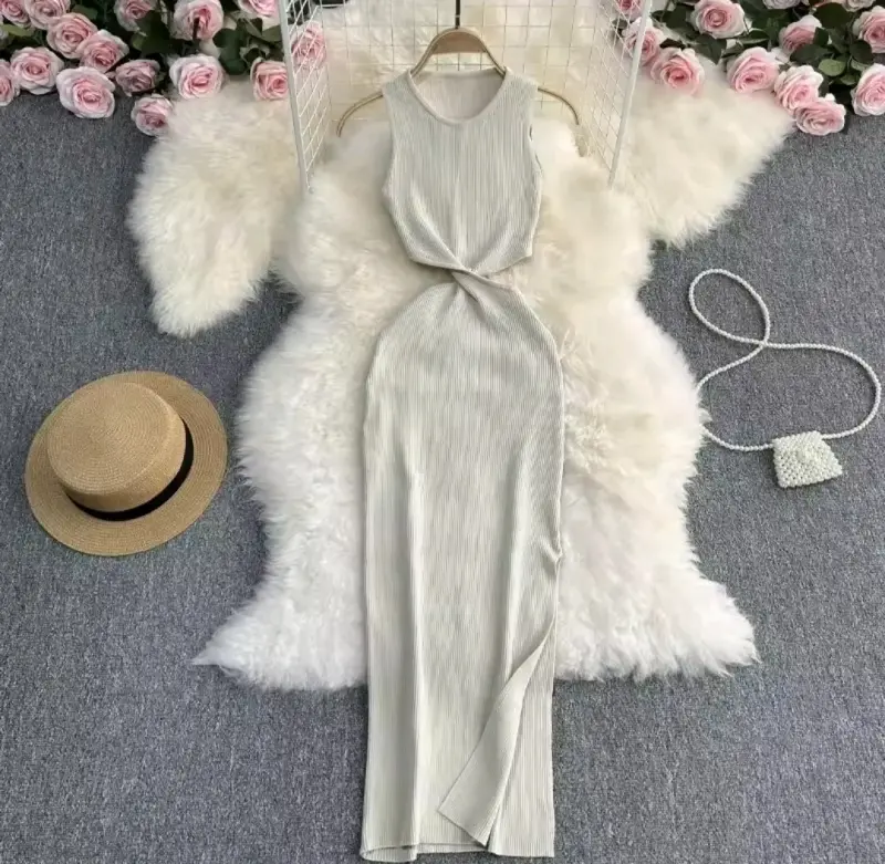 Vestido largo sin mangas color beige elegante