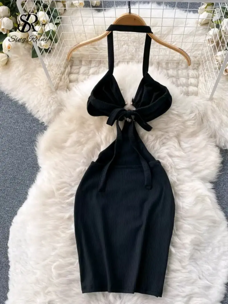 Vestido negro ajustado con detalle de lazo - 2