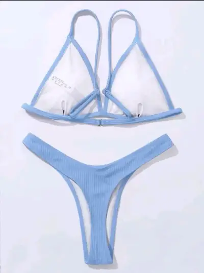 Bikini azul claro de dos piezas - miniatura 2