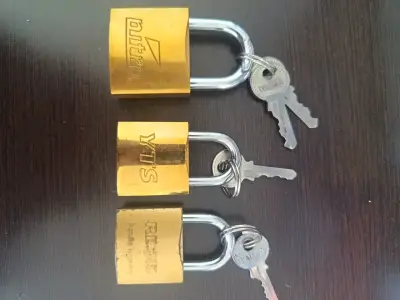 Set de 3 candados de seguridad con llaves - miniatura 1